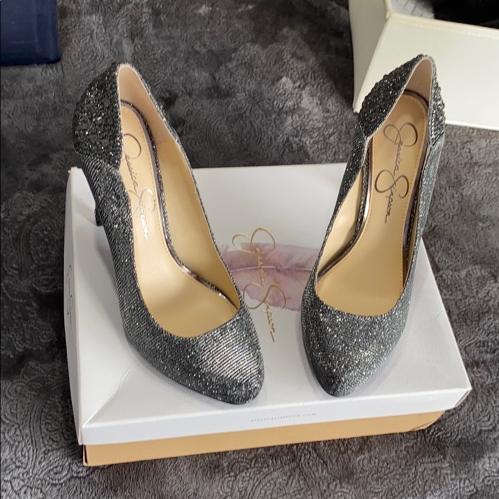 Jessica Simpson pumps